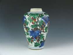 Chinese Wucai Transitional Vase