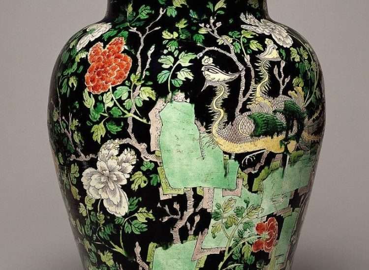 Chinese Kangxi Famille Noire Vase Detail