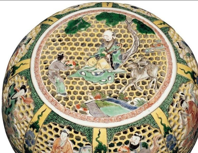 Top Detail Reticulated Kangxi perfume Box