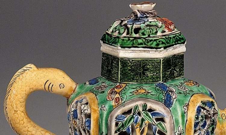 Chinese Famille Verte Wine Pot