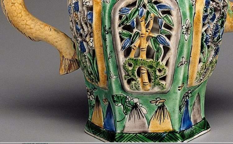 Chinese Famille Verte Wine Pot