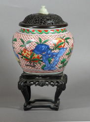 Fine Chinese Ming Wucai Jar