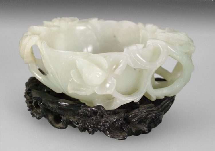 det, Qing dynasty Carved Jade Lotus Cup