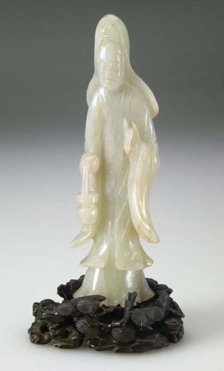 det, Early to Mid 18th C. jade Guanyin Figure