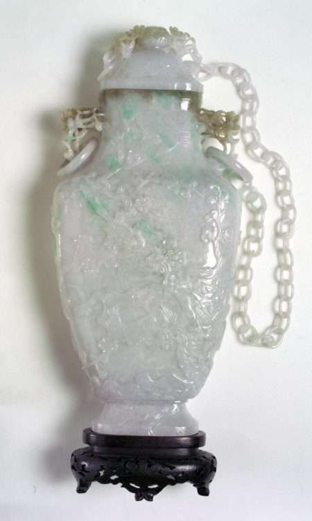 det, 19th C. jadeite Vase with Chains