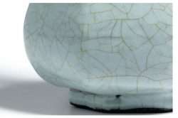 Song Guan Vase Glaze detail