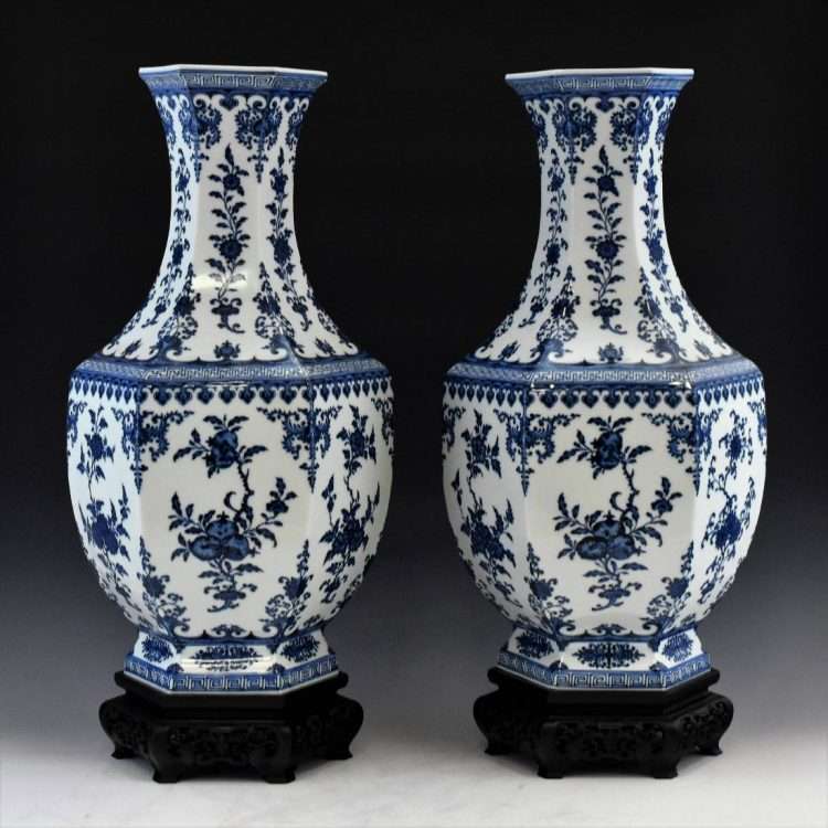 Fake Qianlong vases at Eden Galleris