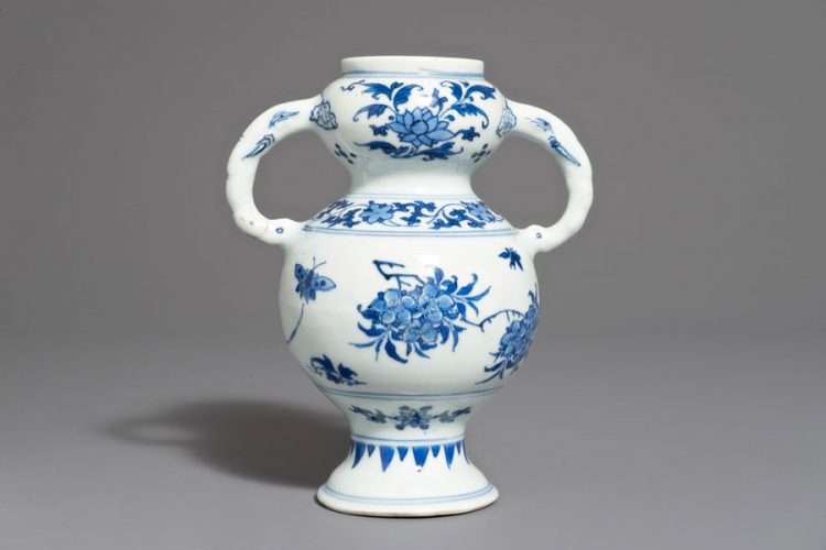 Rare Chinese Transitional vase