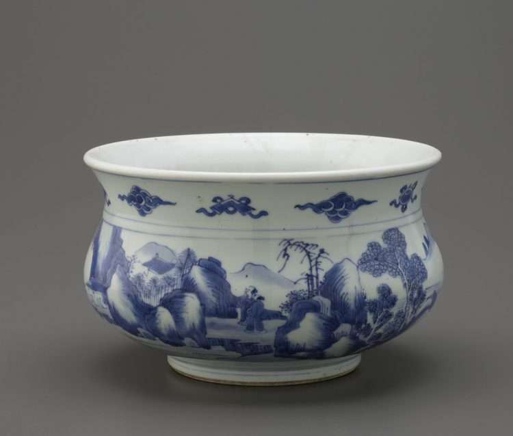 Kangxi porcelain incense burner