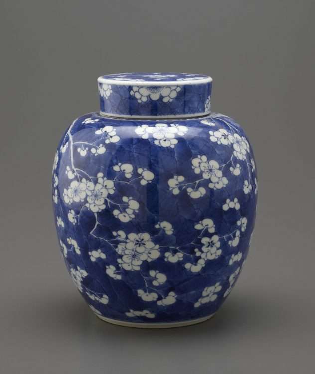 Kangxi porcelain jar