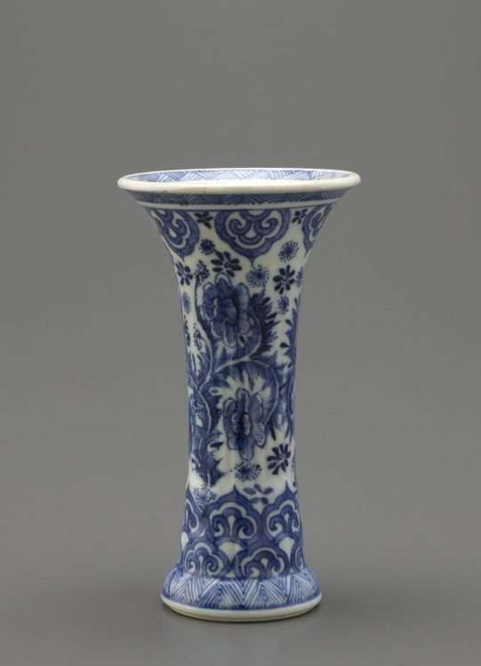 Kangxi porcelain vase