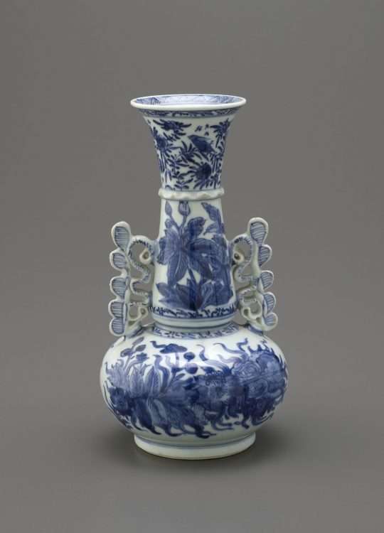 Kangxi porcelain vase