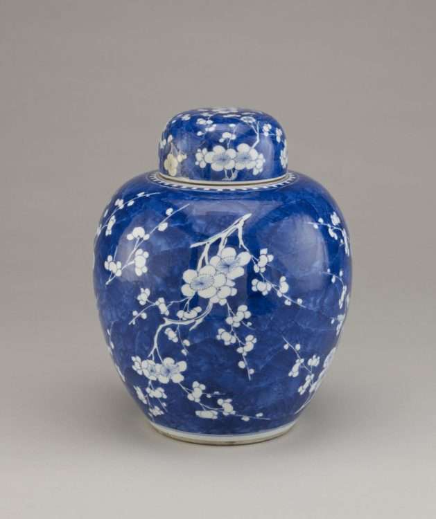 Kangxi porcelain jar