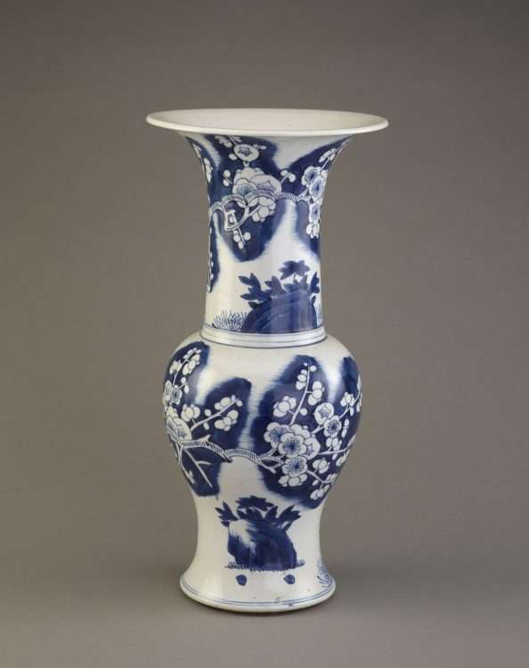 Kangxi porcelain vase