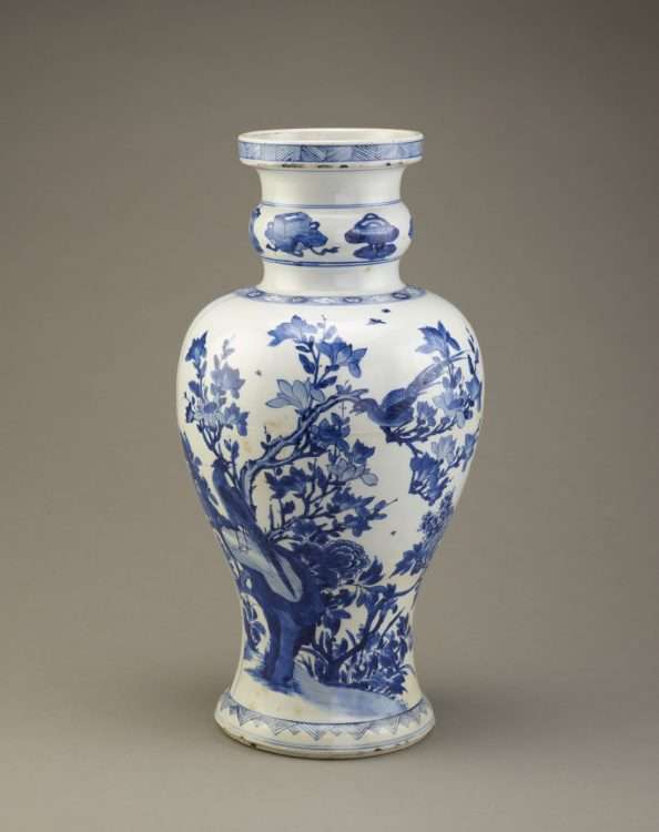 Kangxi porcelain vase