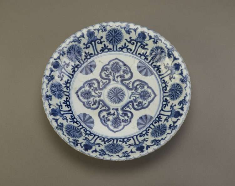 Kangxi porcelain dish