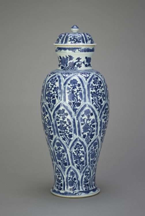 Kangxi porcelain jar