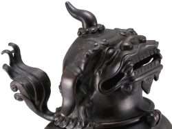 Qing dynasty bronze foo lion, 18th to 19th C. 