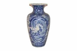 blue and white vase 1