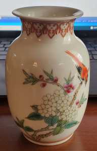 republic vase 4