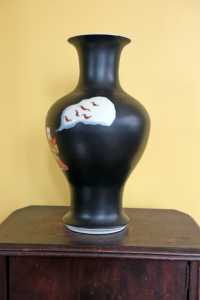 Black Vase w Painting 1E