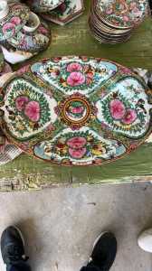 Midzised oval serving dish