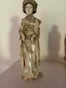 Photo Oriental carving of a woman 6064