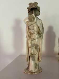 Photo Oriental carving of a woman 6065