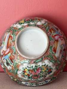 3 PhotoPhoto   Rose Medalion Bowl