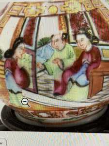 Pair of vases 