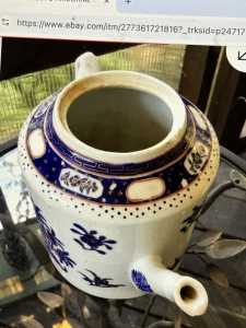 2 Photos teapot.