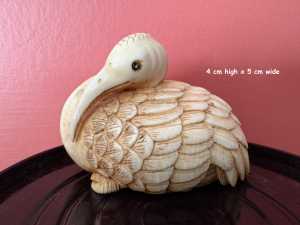 5 Photo Stork NETSUKE