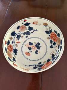 2 Japanese Imari Bowl 9.5 in d. 2 Japanese Imari Bowl 9.5 in d.