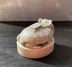 Japanese ivory netsuke seal 4