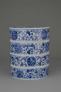 CHINESE BLUE AND WHITE PORCELAIN TIERED SWEET BOX, QIANLONG PERIOD, 18TH 2