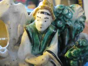 ANTIQUE CHINESE PLANTER CLOSE UP OF FIGURE 2