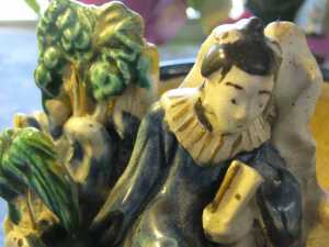 ANTIQUE CHINESE PLANTER CLOSE UP OF FIGURE