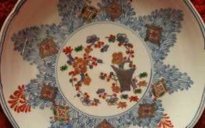 Japanese shallow bowl Sakaida Kakiemon mark.  close up