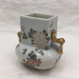 A A VANTINE PORCELAIN VASE MUMS 6.49