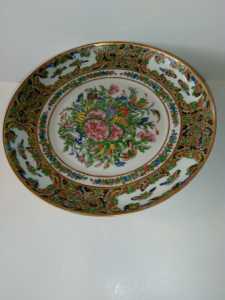 famille rose footed plate center view