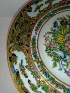 famille rose footed plate edge detail