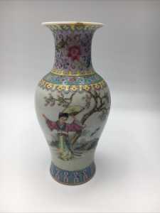 CHINESE VASE.  LADY WITH FAN